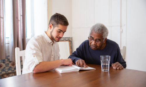 Vêtements adaptés pour Alzheimer : simplifier l’habillage, préserver l’autonomie