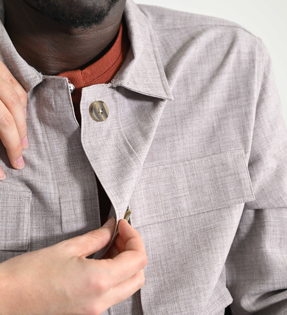 Une chemise aimantée pour faciliter les gestes d'habillage AVC