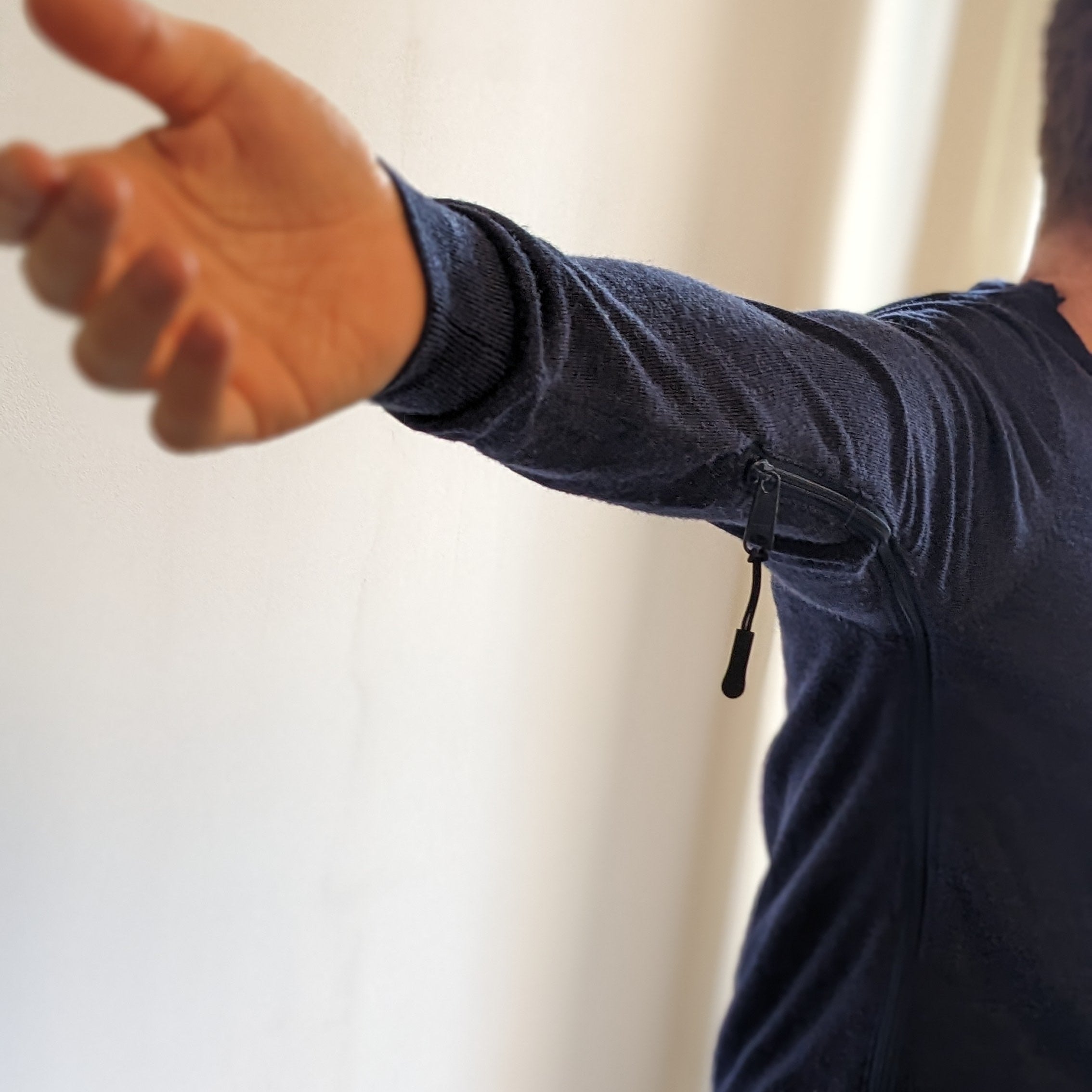 S'habiller avec un seul bras : comment adapter ses vêtements pour retrouver confort et autonomie