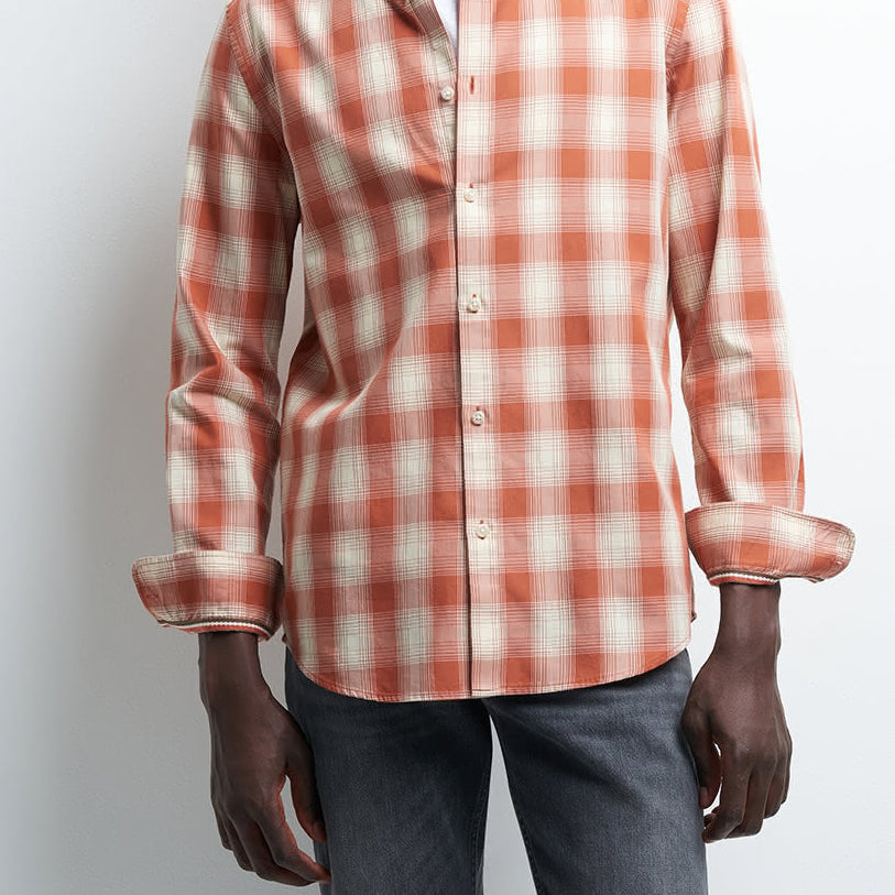 Chemise homme slim à carreaux coton biologique Devred adaptée handicap, fermeture velcro ou magnétique pour préhension difficile – Adapt and Joy