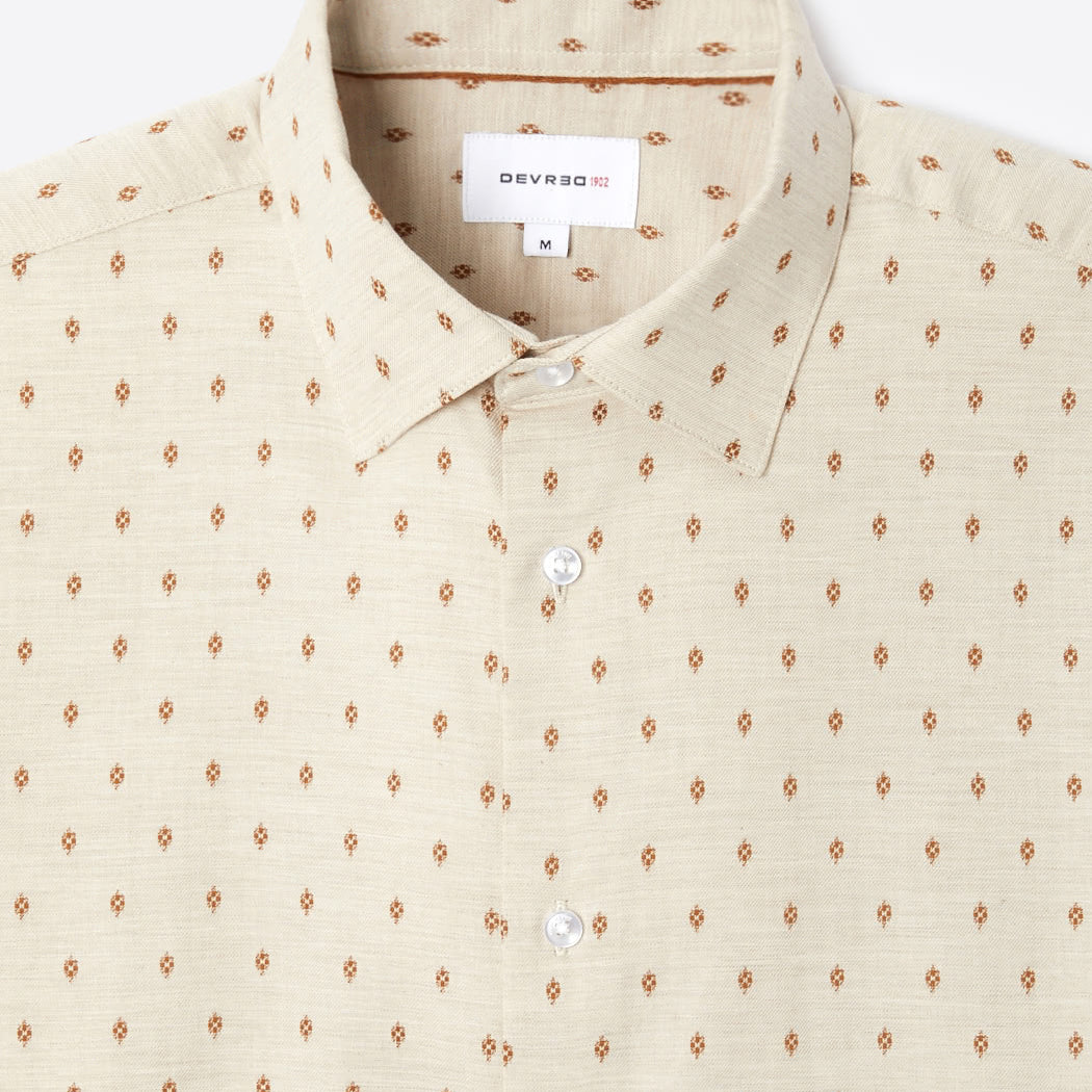 Chemise homme slim 100% coton à pois ivoire col semi-italien Devred adaptée handicap, fermeture velcro ou magnétique pour préhension difficile – Adapt and Joy