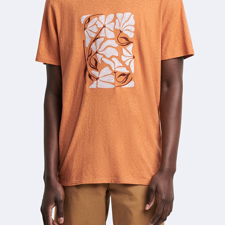 T-shirt homme regular coton viscose motif placé poitrine Devred adapté handicap, ouverture velcro épaule pour préhension difficile – Adapt and Joy