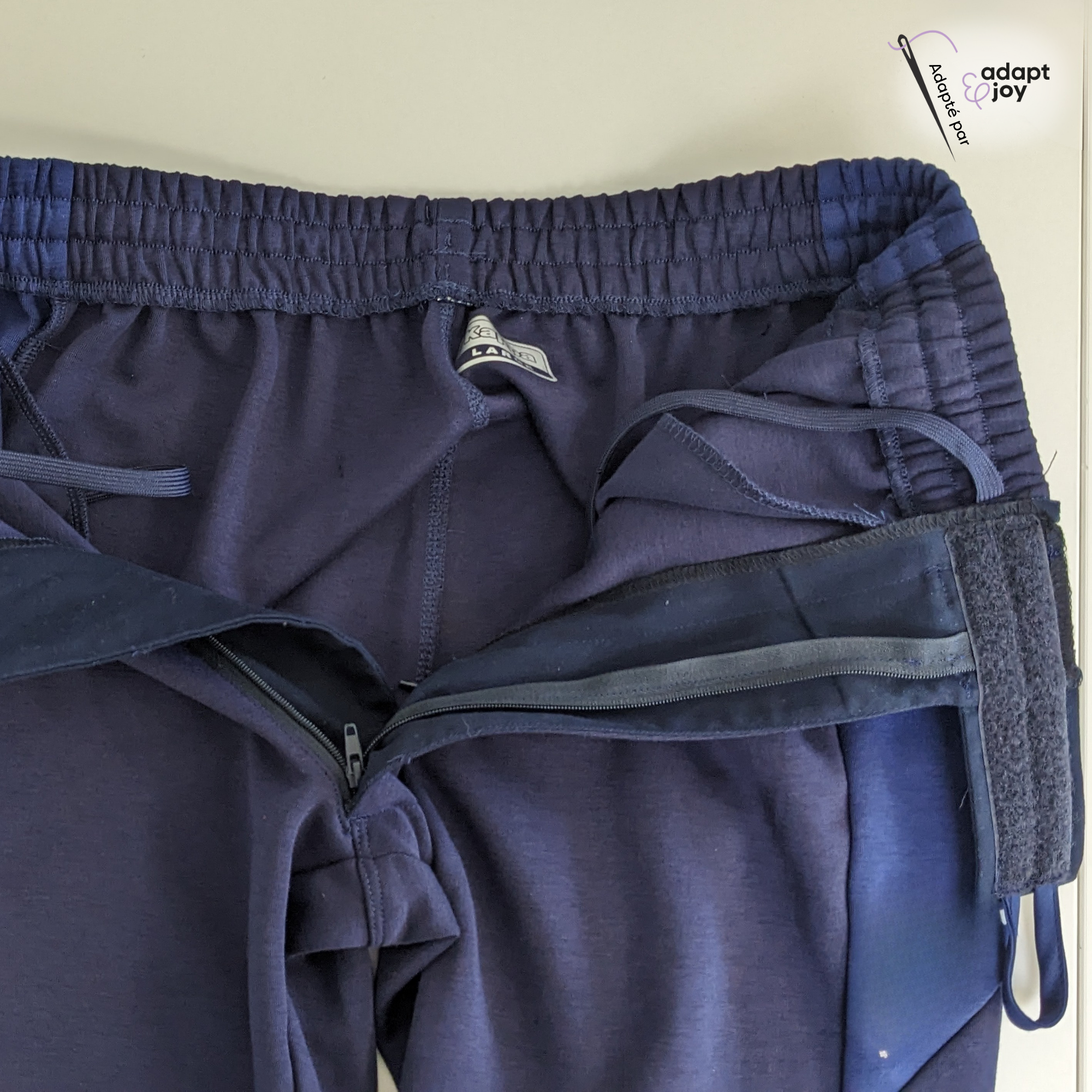 Pantalon jogging ouverture devant , création d'une braguette pour handicap, meilleure aisance, adapté par atelier adapt and joy
