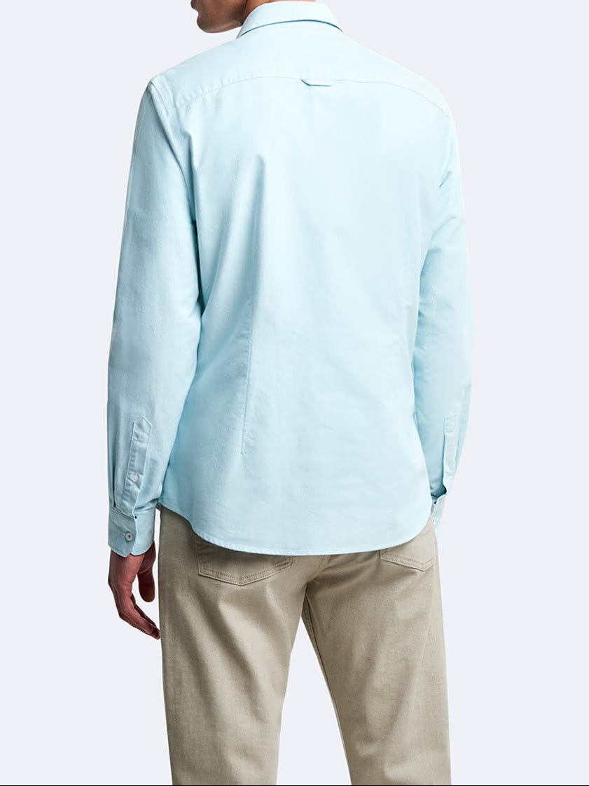 Chemise bleu clair manches longues Devred adaptée handicap senior par Adapt & Joy, coupe slim en coton biologique.