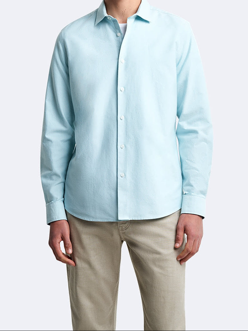 Chemise bleu clair manches longues Devred adaptée handicap senior par Adapt & Joy, coupe slim en coton biologique.