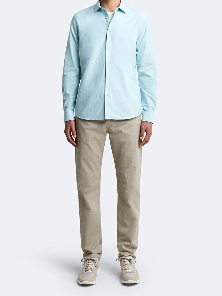 Chemise bleu clair manches longues Devred adaptée handicap senior par Adapt & Joy, coupe slim en coton biologique.