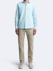Chemise bleu clair manches longues Devred adaptée handicap senior par Adapt & Joy, coupe slim en coton biologique.