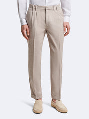 Pantalon slack slim beige Devred adapté handicap senior par Adapt & Joy, coupe élégante et confortable.