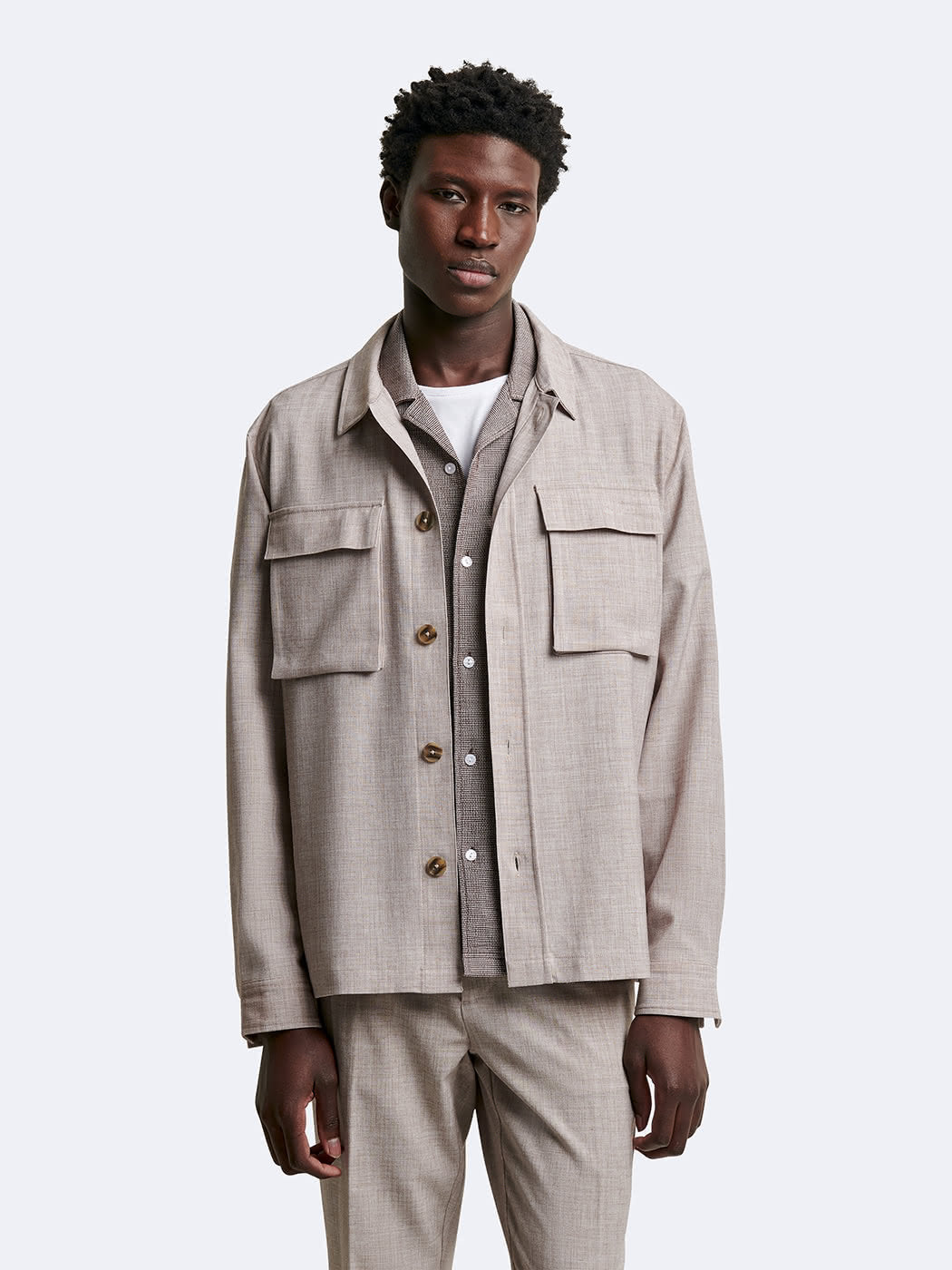 Surchemise faux unie Devred adaptée handicap senior par Adapt & Joy, coupe regular, douce, chaude et facile à enfiler.