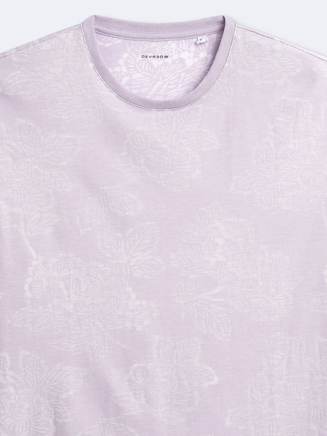 T-shirt fleuri à manches courtes et col rond Devred adapté par Adapt & Joy, offrant élégance, confort et facilité d’habillage pour les personnes en situation de handicap ou seniors.