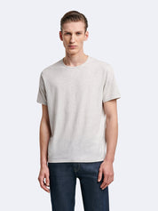 T-shirt uni à manches courtes Devred adapté par Adapt & Joy, alliant confort, style épuré et facilité d’habillage pour les personnes en situation de handicap ou seniors.