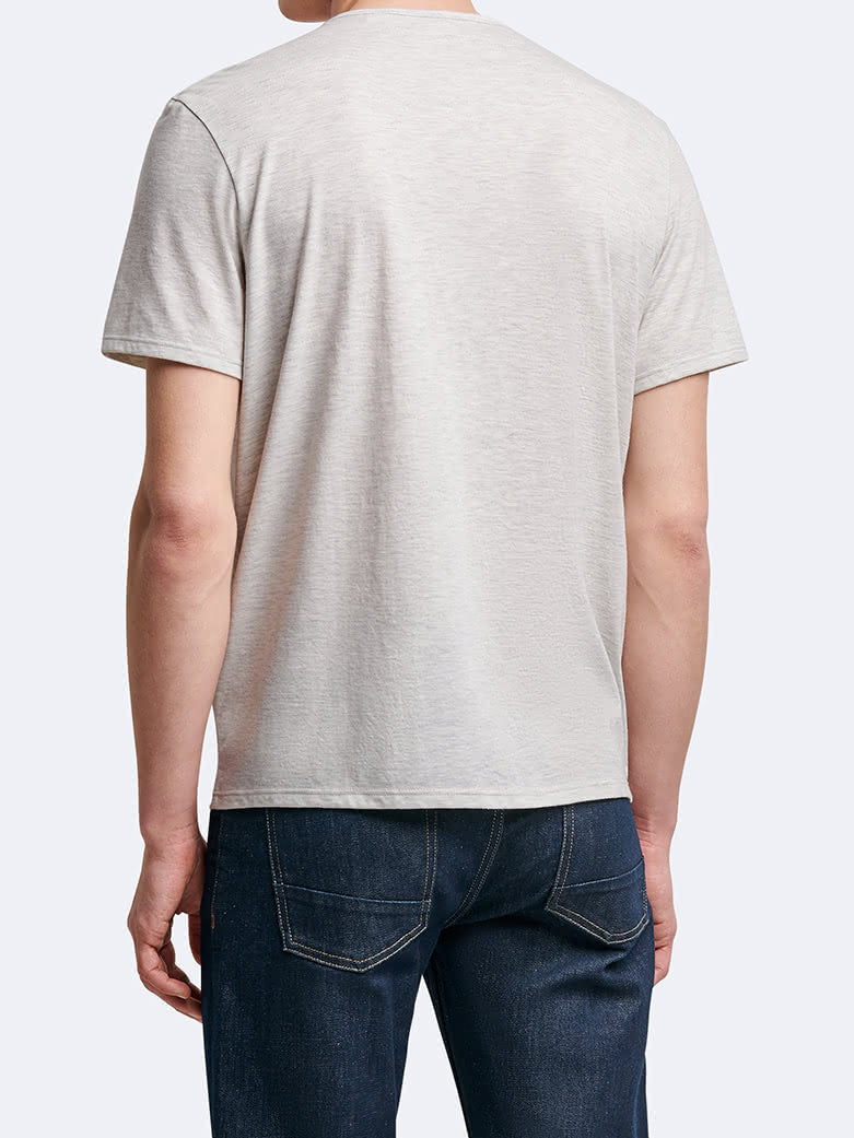 T-shirt uni à manches courtes Devred adapté par Adapt & Joy, alliant confort, style épuré et facilité d'habillage pour les personnes en situation de handicap ou seniors.