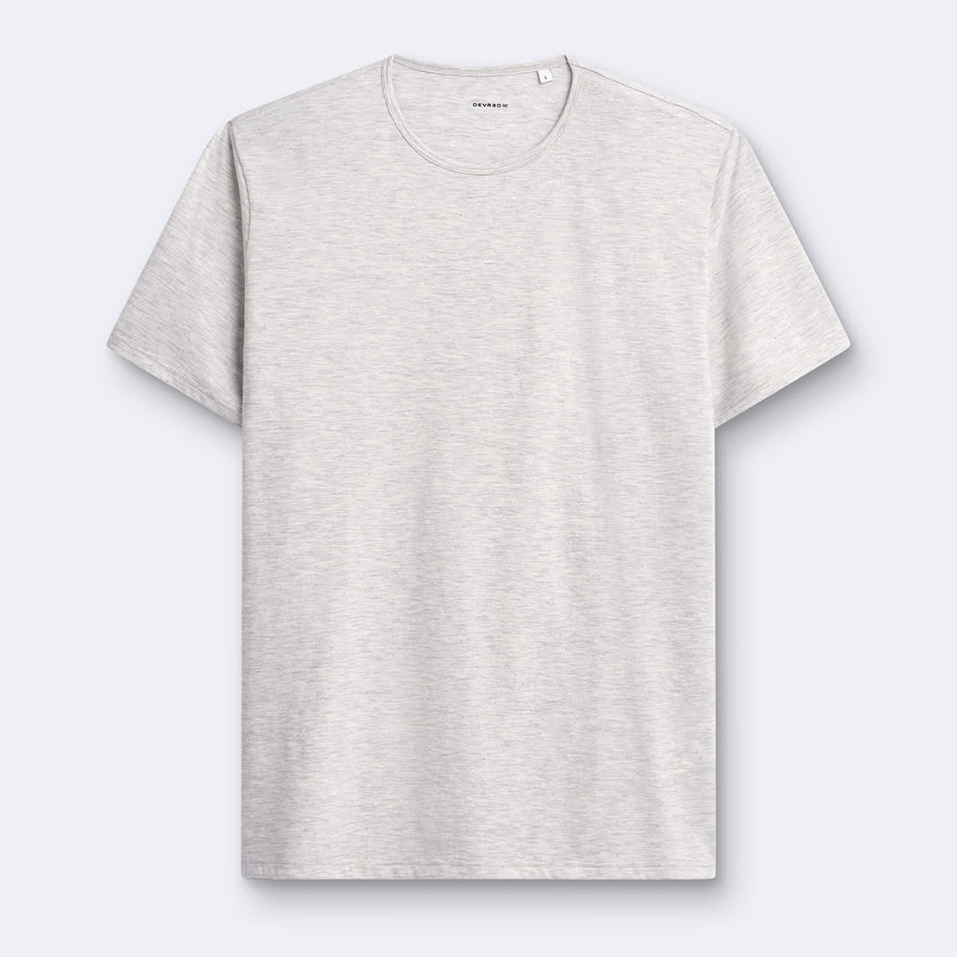 T-shirt uni à manches courtes Devred adapté par Adapt & Joy, alliant confort, style épuré et facilité d’habillage pour les personnes en situation de handicap ou seniors.